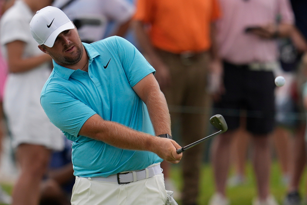 Chris Gotterup chips the ball to the first green during the third round of the PGA Tour Championship golf tournament, Saturday, Aug 29, 2026, in Atlanta.(AP Photo/Mike Stewart)
