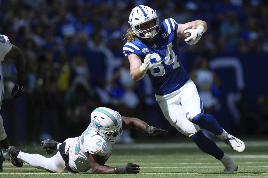 Indianapolis Colts tight end Tyler Warren (84) runs past Miami Dolphins safety Dante Trader Jr. (25) during the second half of an NFL football game Sunday, Sept. 7, 2025, in Indianapolis. (AP Photo/AJ Mast)