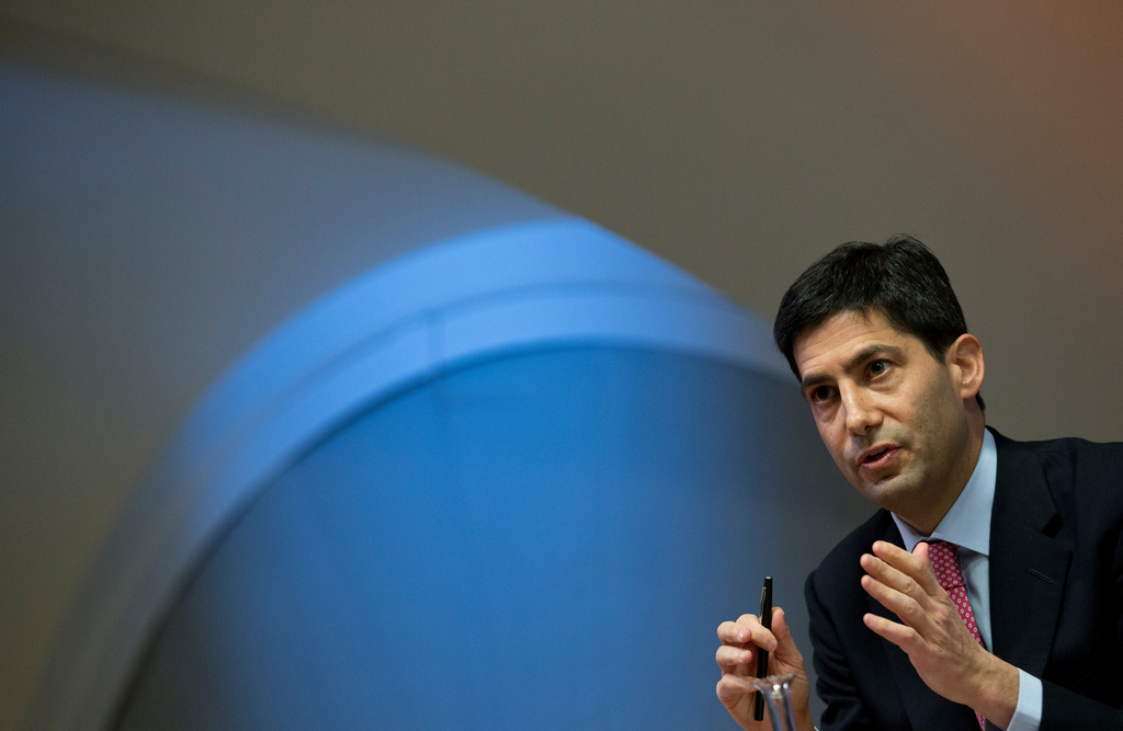 FILE - Kevin Warsh, speaking to the media about his report on transparency at the Bank of England, in London, Dec., 11, 2014. (AP Photo/Alastair Grant, Pool, File)