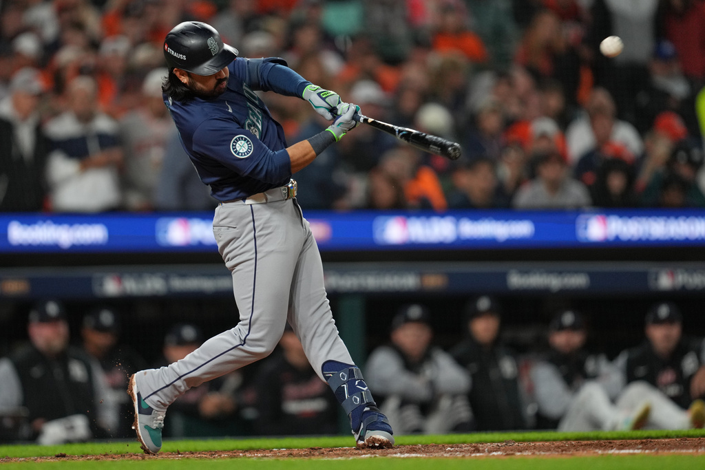 Seattle Mariners' Eugenio Suárez hits a solo home run during the fourth inning in Game 3 of baseball's American League Division Series against the Detroit Tigers Tuesday, Oct. 7, 2025, in Detroit. (AP Photo/Paul Sancya)