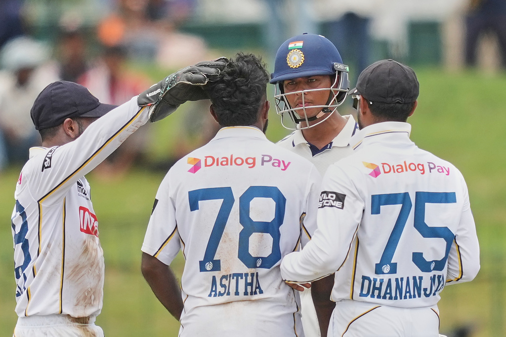 India's Yashasvi Jaiswal, second right, and Sri Lanka's Asitha Fernando (78) exchange words during day one of the second cricket test match between Sri Lanka and India in Colombo, Sri Lanka, Sunday, Aug. 23, 2026. (AP Photo/Eranga Jayawardena)
