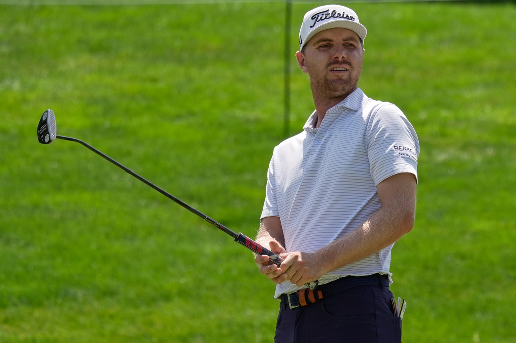 Ryan Gerard watches his putt on the 17th green during the second round of the Memorial golf tournament in Dublin, Ohio, Friday, June 5, 2026. (AP Photo/Sue Ogrocki)