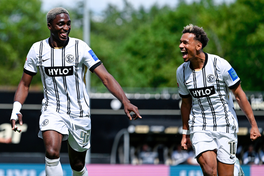 Elversberg's David Mokwa, left, celebrates scoring their second goal of the game with Bambase Conte during the Bundesliga 2 soccer match between SV Elversberg and SC Preußen Münster in Spiesen-Elversberg, Germany, Sunday May 17, 2026. (Uwe Anspach/dpa via AP)