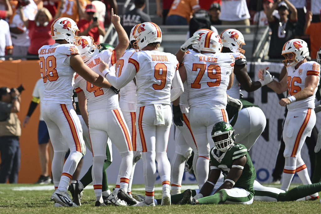 Tampa Bay Buccaneers kicker Chase McLaughlin (4) gestures after kicking a field goal to win the game during the end of the second half at an NFL football game against the New York Jets Sunday, Sept. 21, 2025, in Tampa, Fla. (AP Photo/Jason Behnken)