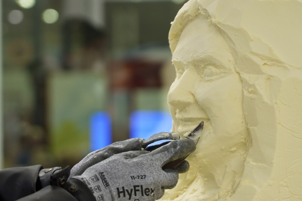 Sculptor Gerry Kulzer carves the likeness of Malorie Thorson, this year's Princess Kay of the Milky Way, out of a block of butter at the Minnesota State Fair, Thursday, Aug. 21, 2025 in Falcon Heights, Minn. (AP Photo/Mark Vancleave)