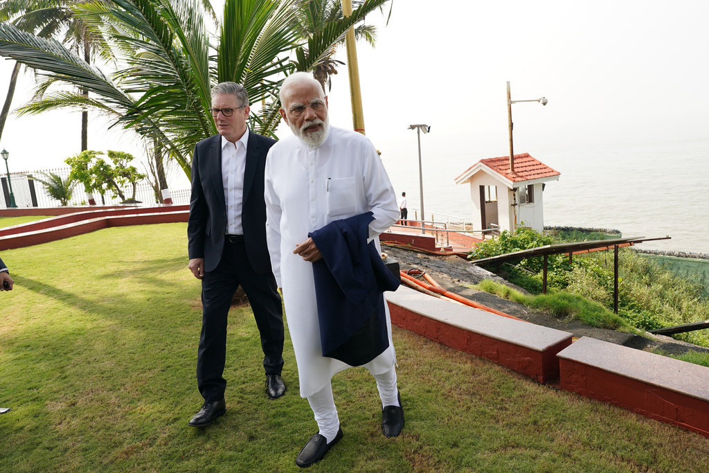 Britain's Prime Minister Keir Starmer, left, and Indian Prime Minister Narendra Modi walk through the gardens at Raj Bhavan in Mumbai, India, ahead of a bilateral meeting Thursday, Oct. 9, 2025. (Stefan Rousseau/Pool Photo via AP)