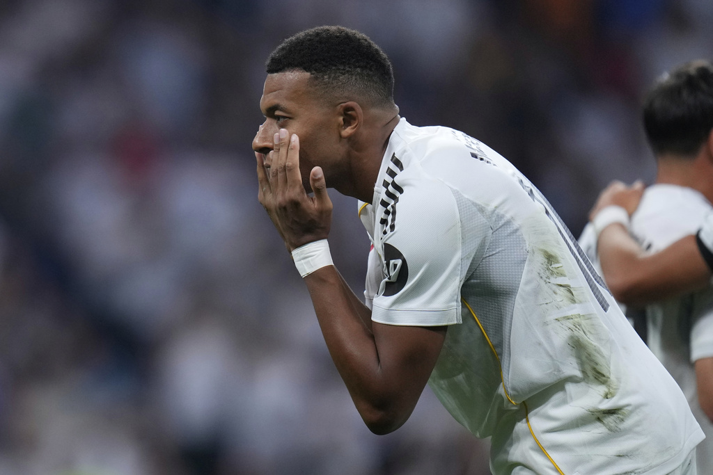 Real Madrid's Kylian Mbappe celebrates after scoring from a penalty kick during the La Liga soccer match between Real Madrid and Osasuna in Madrid, Spain, Tuesday, Aug. 19, 2025. (AP Photo/Manu Fernandez)