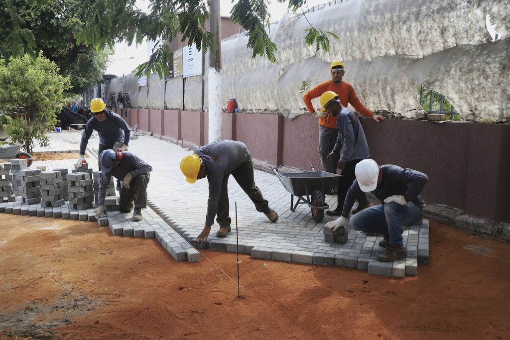 Workers prepare a sidewalk on the banks of the Guajara Bay as part of preparations for upcoming COP30 U.N. Climate Summit, in Belem, Brazil, Sept.18, 2025. (AP Photo/Paulo Santos)