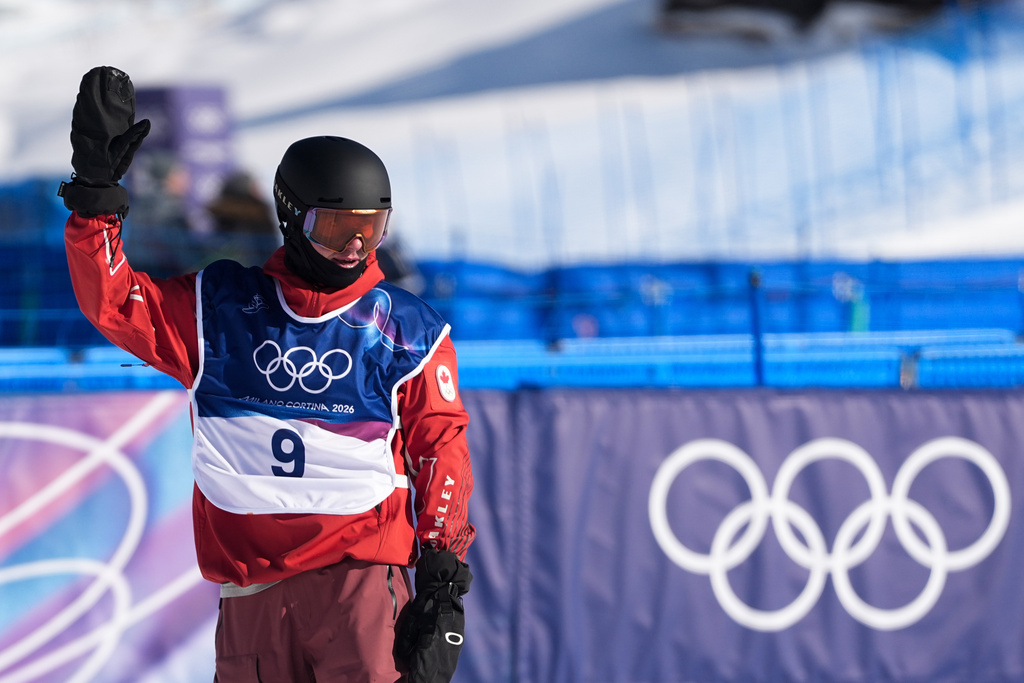 Canada's Mark McMorris reacts during the men's snowboarding slopestyle qualifications at the 2026 Winter Olympics, in Livigno, Italy, Sunday, Feb. 15, 2026. (AP Photo/Lindsey Wasson)