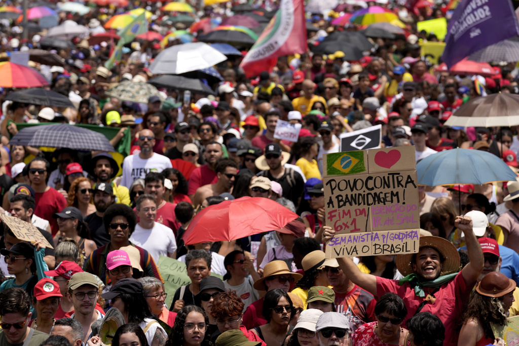 Demonstrators protest an amnesty bill that could absolve former President Jair Bolsonaro and his allies convicted for a 2023 coup attempt, in Brasilia, Brazil, Sunday, Sept. 21, 2025. (AP Photo/Eraldo Peres)