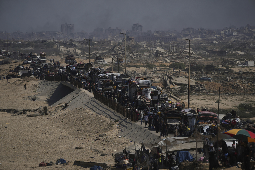 Displaced Palestinians flee northern Gaza along the coastal road toward the south, after Israel's military says its expanded operation in Gaza City has begun and warns residents to leave, Tuesday, Sept. 16, 2025. (AP Photo/Abdel Kareem Hana)