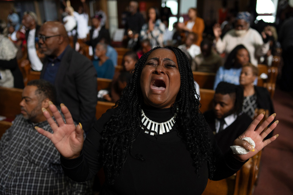 Darleen Hall worships during a service at New Mount Pilgrim Missionary Baptist Church, in Chicago, Sept. 7, 2025. (AP Photo/Carolyn Kaster, File)