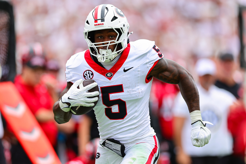 Georgia running back Chauncey Bowens (5) runs with the ball before scoring a touchdown during the first half of an NCAA college football game against Western Kentucky, Saturday, Sept. 12, 2026, in Athens, Ga. (AP Photo/Colin Hubbard)