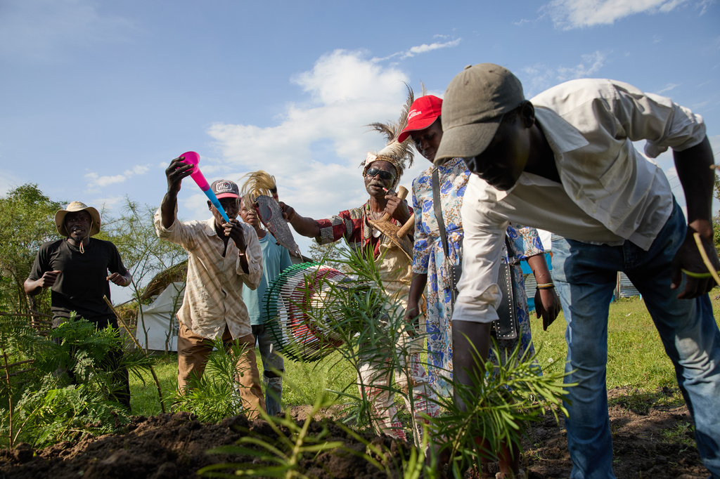 Professional mourners from the Luo community perform a rite of farewell on the outskirts of Kisumu, Kenya, Friday, March 13, 2026. (AP Photo/Asa Wallin)