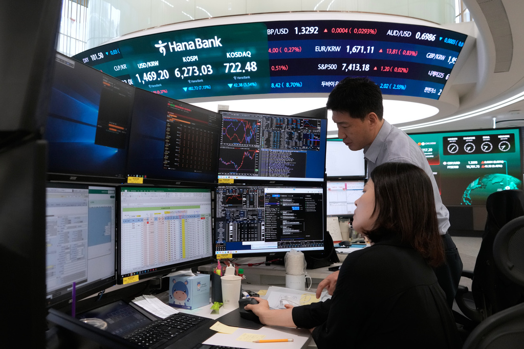 Currency traders work at the foreign exchange dealing room of the Hana Bank headquarters in Seoul, South Korea, Tuesday, July 28, 2026. (AP Photo/Ahn Young-joon)