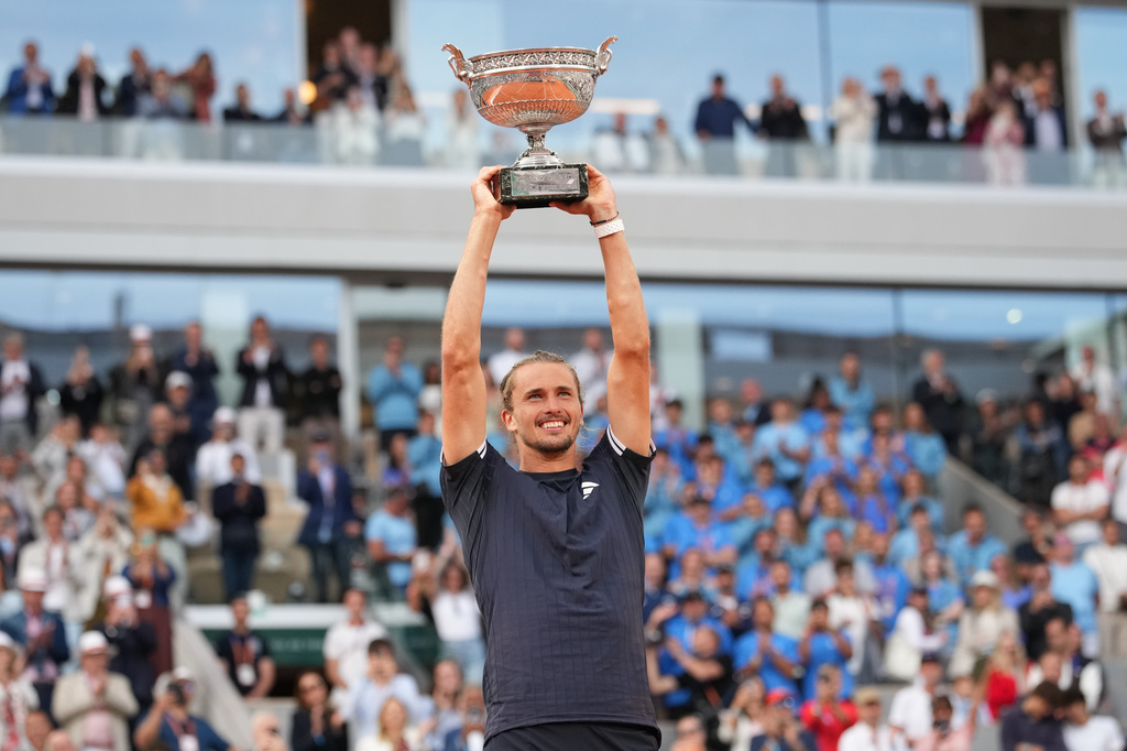 Alexander Zverev of Germany lifts the trophy after winning the men's final match against Flavio Cobolli of Italy at the French Open tennis tournament in Paris, Sunday, June 7, 2026. (AP Photo/Christophe Ena)