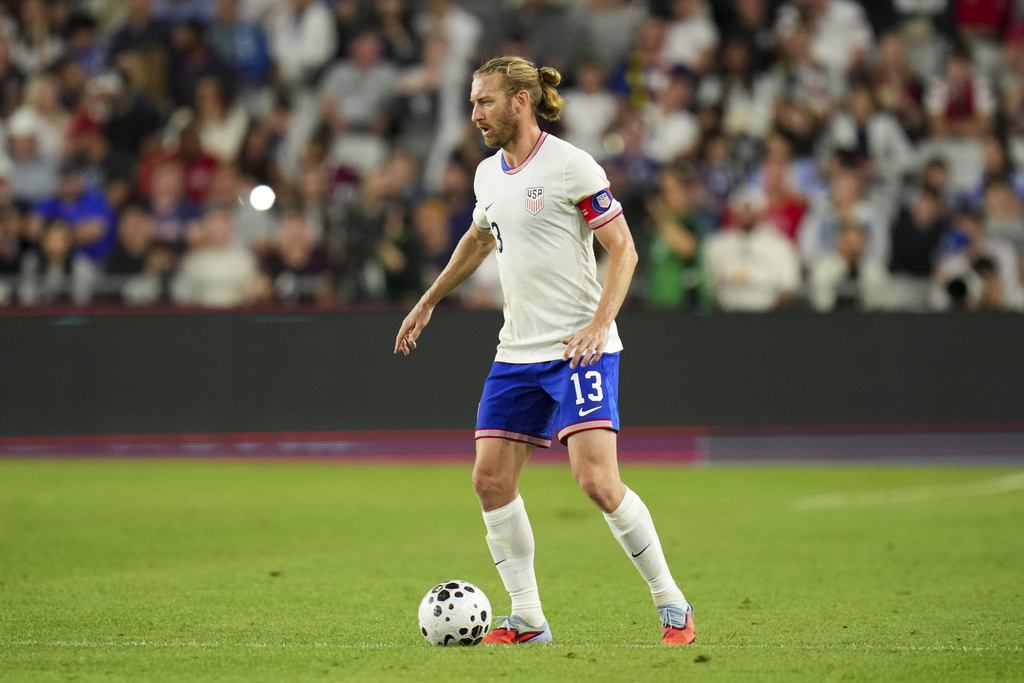 United States' Tim Ream controls the ball during the first half of a friendly soccer match against Japan, Tuesday, Sept. 9, 2025, in Columbus, Ohio. (AP Photo/Jeff Dean)