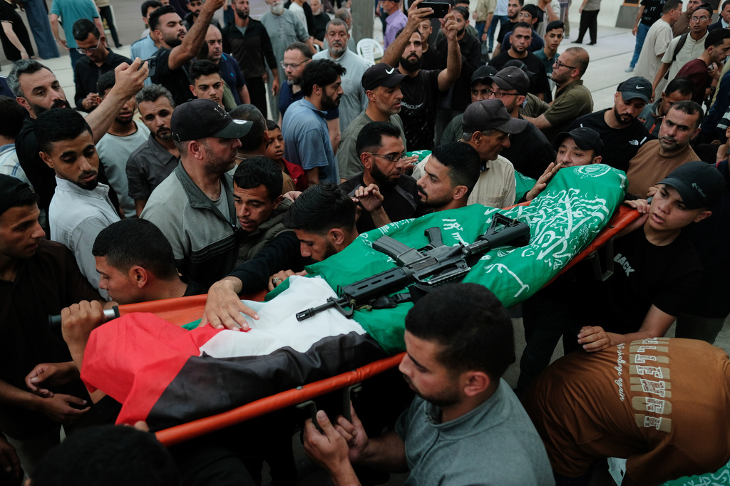 Palestinians carry the body of Hamas militant Imad Isleim, who was killed in an Israeli military strike, during his funeral at Al-Shafi'i Mosque in Gaza City, Thursday, May 28, 2026. (AP Photo/Jehad Alshrafi) CORRECTION: Corrects surname from al-Salem to Isleim