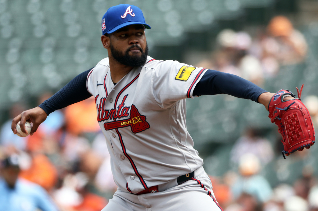 Atlanta Braves pitcher Reynaldo Lopez throws during the first inning of a baseball game against the Baltimore Orioles, Sunday, July 26, 2026, in Baltimore. (AP Photo/Daniel Kucin Jr.)