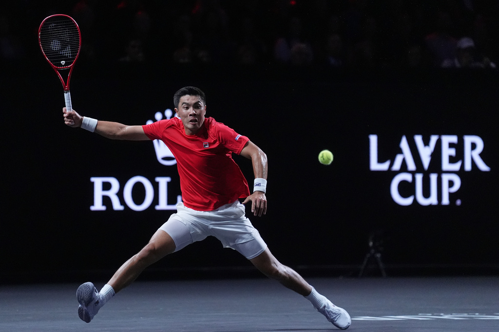 Team World's Brandon Nakashima plays a return to Team Europe's Jakub Mensik during a Laver Cup tennis tournament match in London, Friday, Sept. 25, 2026. (AP Photo/Maja Smiejkowska)