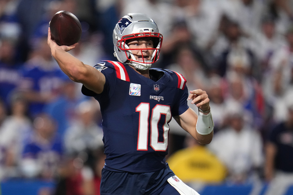 New England Patriots quarterback Drake Maye (10) throws against the Buffalo Bills during the second half of an NFL football game, Sunday, Sept. 5, 2025, in Orchard Park, N.Y. (AP Photo/Gene J. Puskar)