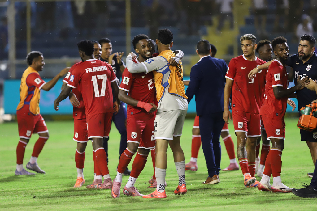 Panama's players celebrate after beating El Salvador during a World Cup 2026 qualifying soccer match at Cuscatlan stadium in San Salvador, El Salvador, Friday, Oct. 10, 2025. (AP Photo/Salvador Melendez)