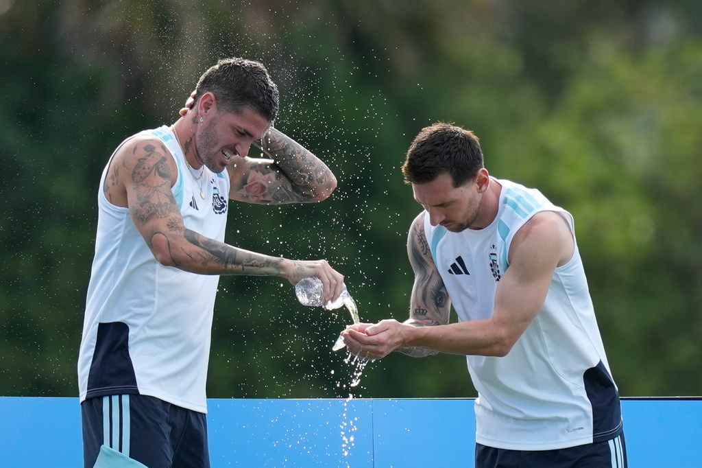 Argentina's Lionel Messi, right, and Rodrigo De Paul splash water on themselves to cool down during a training session on the eve of their World Cup round of 32 soccer match against Cape Verde, in Fort Lauderdale, Fla., Thursday, July 2, 2026. (AP Photo/Rebecca Blackwell)