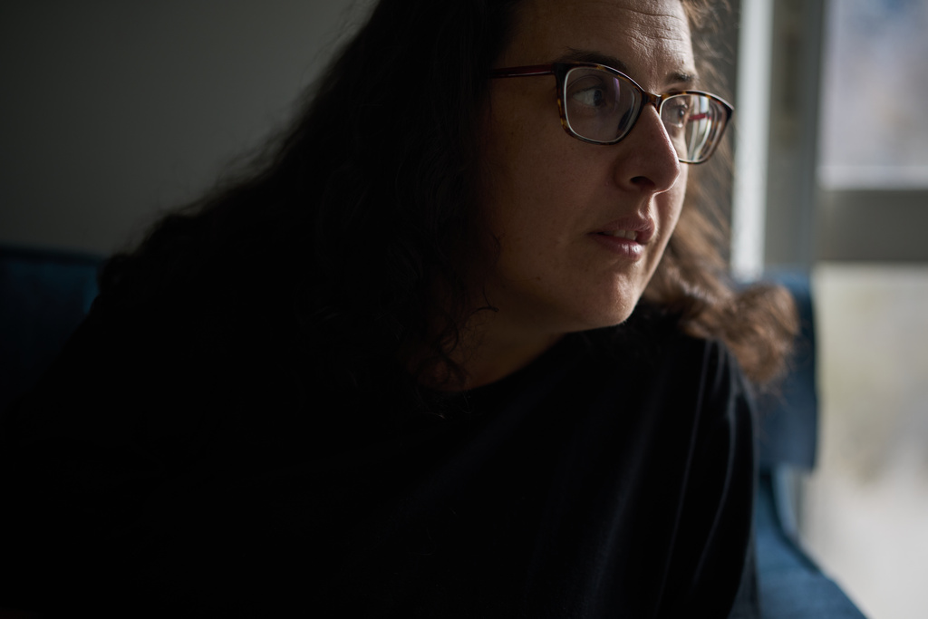 Israeli-Russian doctoral researcher from Princeton University, Elizabeth Tsurkov, who was kidnapped in Iraq, in 2023 and released last September, poses for a photo during an interview in Ramat Gan, Israel, on Nov. 6, 2025. (AP Photo/Leo Correa)