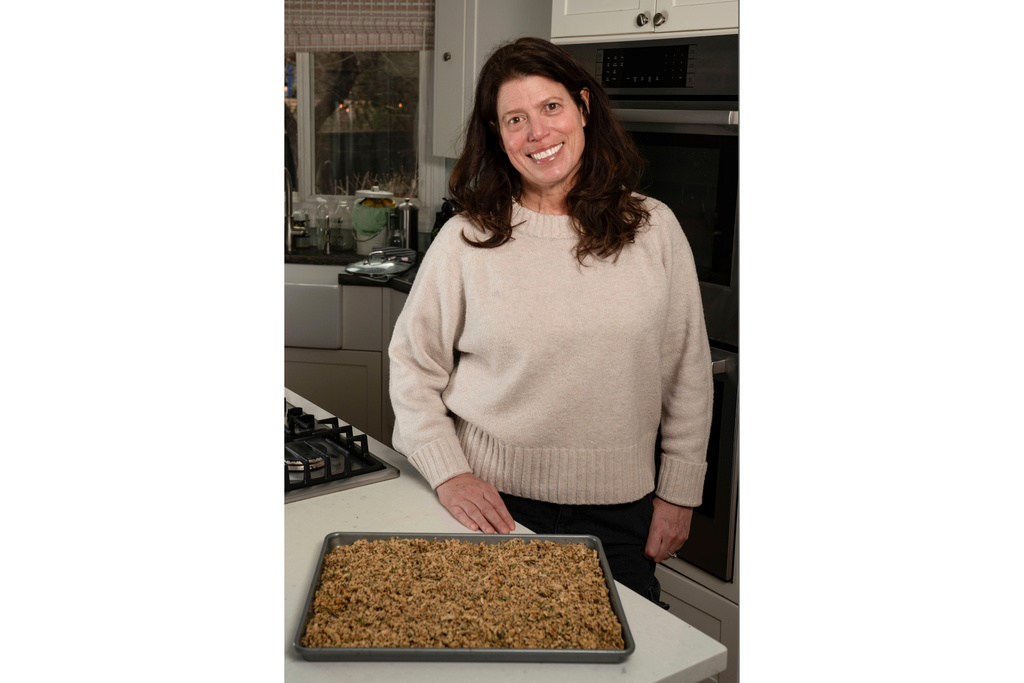 CEO of the Chef Ann Foundation, Mara Fleishman, a winner of this year's Elevate Prize, poses for a portrait at her home, Monday, Feb. 16, 2026, in Boulder, Colo. (AP Photo/Rebecca Slezak)