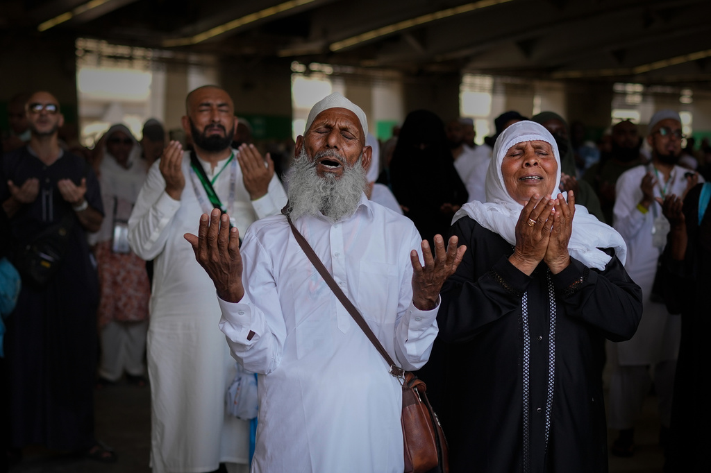 Muslim pilgrims pray after casting pebbles at pillars in the symbolic stoning of the devil on the second day of the ritual, one of the final rites of the annual Hajj pilgrimage, in Mina near Mecca, Saudi Arabia, Thursday, May 28, 2026. (AP Photo/Altaf Qadri)