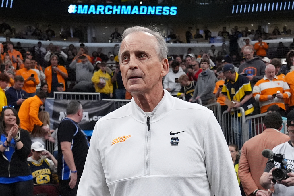 FILE - Tennessee head coach Rick Barnes walks out to the court before the start of an Elite Eight NCAA college basketball tournament game against Michigan, March 29, 2026, in Chicago. (AP Photo/Nam Y. Huh, File)