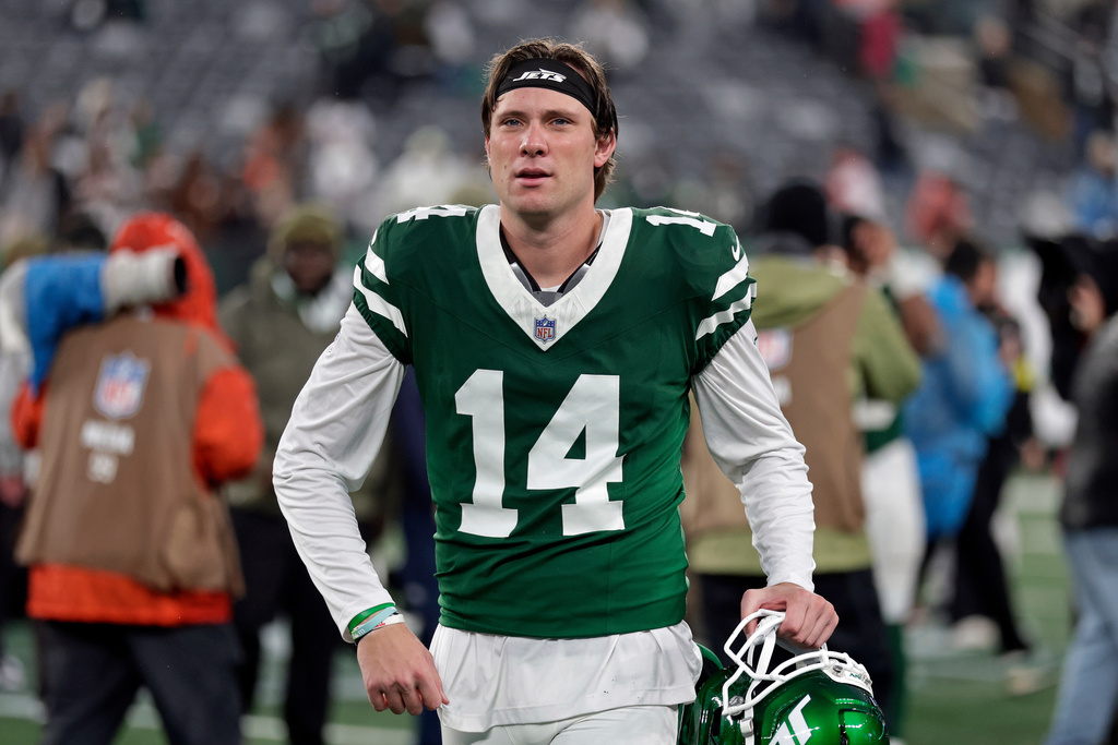 FILE - New York Jets punter Austin McNamara (14) walks off the field after an NFL football game against the Cleveland Browns, Nov. 9, 2025, in East Rutherford, N.J. (AP Photo/Adam Hunger, File)