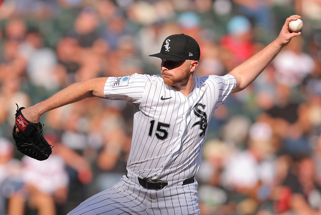 Chicago White Sox's Sean Newcomb throws during the sixth inning of a baseball game against the Colorado Rockies, Sunday, Sept. 27, 2026, in Chicago. (AP Photo/Melissa Tamez)