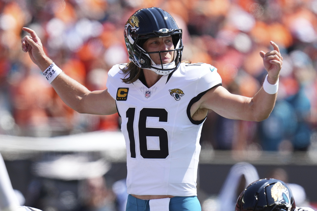 Jacksonville Jaguars quarterback Trevor Lawrence (16) calls a play during the first half of an NFL football game against the Cincinnati Bengals, Sunday, Sept. 14, 2025, in Cincinnati. (AP Photo/Jeff Dean)