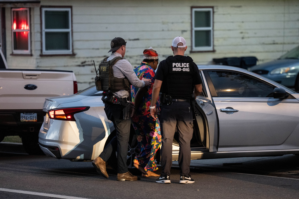 Lakiya Malone, center, charged with fraud involving federal homelessness aid programs, is arrested by federal agents in Los Angeles, Wednesday, Sept. 16, 2026. (AP Photo/Jae C. Hong)