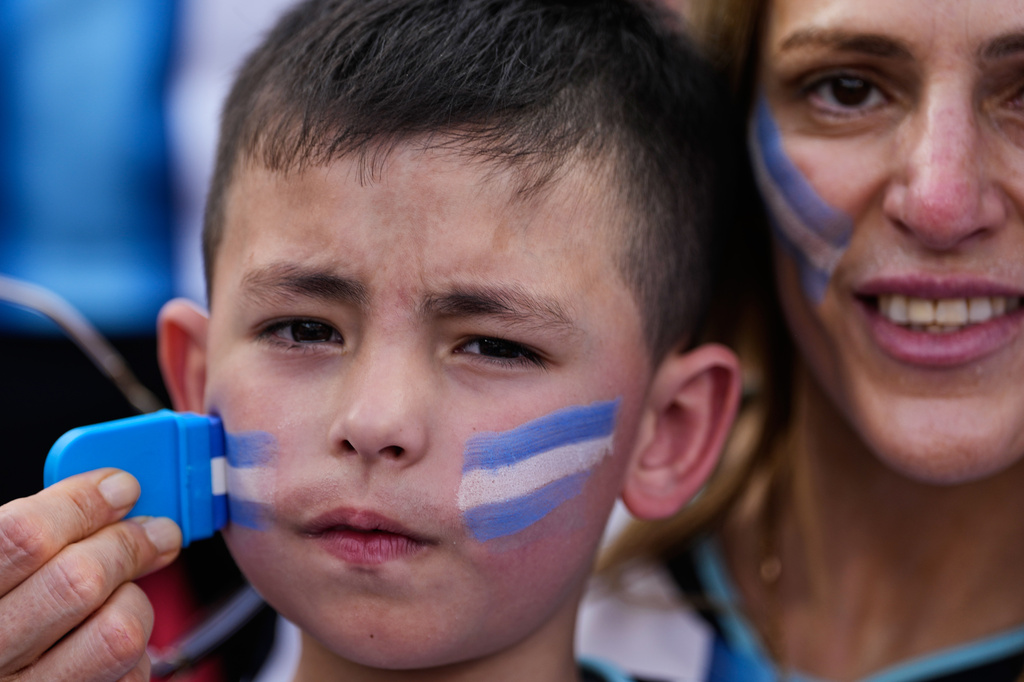 Argentinian fans react ahead of the World Cup Group J soccer match between Argentina and Algeria in Kansas City, Mo., Tuesday, June 16, 2026. (AP Photo/Charlie Riedel)