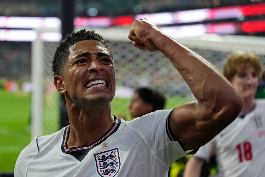 England's Jude Bellingham (10) celebrates after the World Cup round of 16 soccer match between Mexico and England in Mexico City, Sunday, July 5, 2026. (AP Photo/Ricardo Mazalan)
