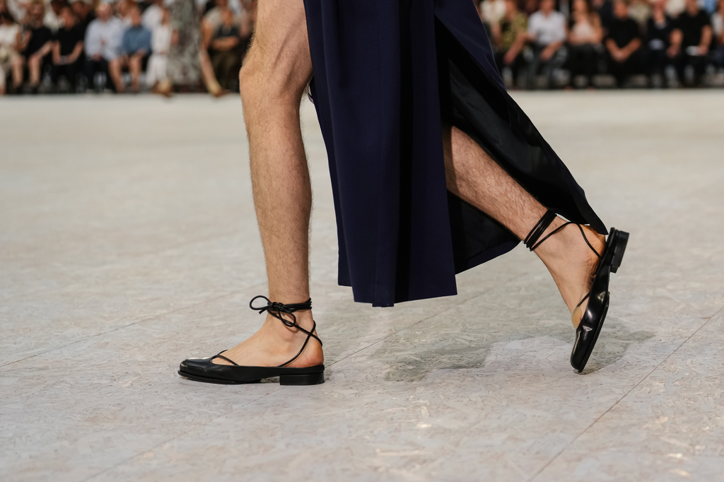 A model wears a creation as part of the Dries Van Noten Homme Spring Summer 2027 collection presented in Paris, France, Thursday, June 25, 2026. (AP Photo/Aurelien Morissard)