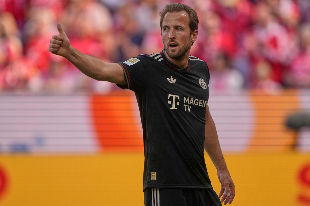 Bayern's Harry Kane reacts during a Bundeliga soccer match between Mainz and Bayern in Mainz,Germany, Saturday, April 25, 2026. (AP Photo/Michael Probst)
