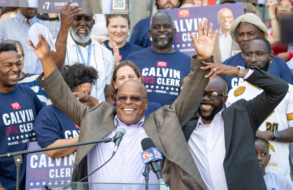 Calvin Duncan, center, stands with supporters on the steps of Orleans Parish Criminal Court to speak about his ambitions to be the next Clerk of Court, Thursday, Oct. 2, 2025. (Chris Granger/The Times-Picayune/The New Orleans Advocate via AP)