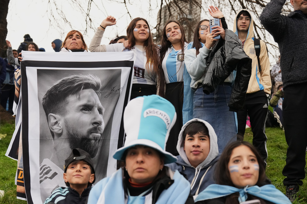 Argentina fans hold a photo of Lionel Messi as they gather outside the Argentine Football Association headquarters and wait for the national team to arrive in Ezeiza, on the outskirts of Buenos Aires, Monday, July 20, 2026, following its World Cup final loss to Spain. (AP Photo/Gustavo Garello)