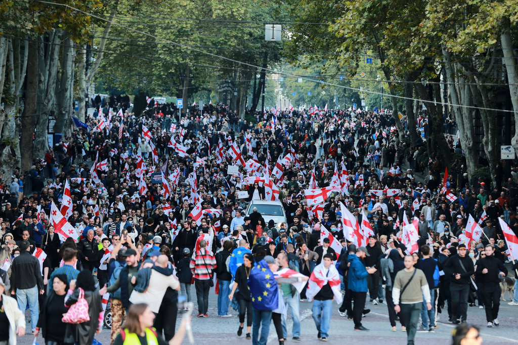 Opposition supporters with Georgian national flags gather in the city center of Tbilisi, Georgia, on Saturday, Oct. 4, 2025, boycotting the municipal elections and call for the release of political opponents. (AP Photo/Zurab Tsertsvadze)