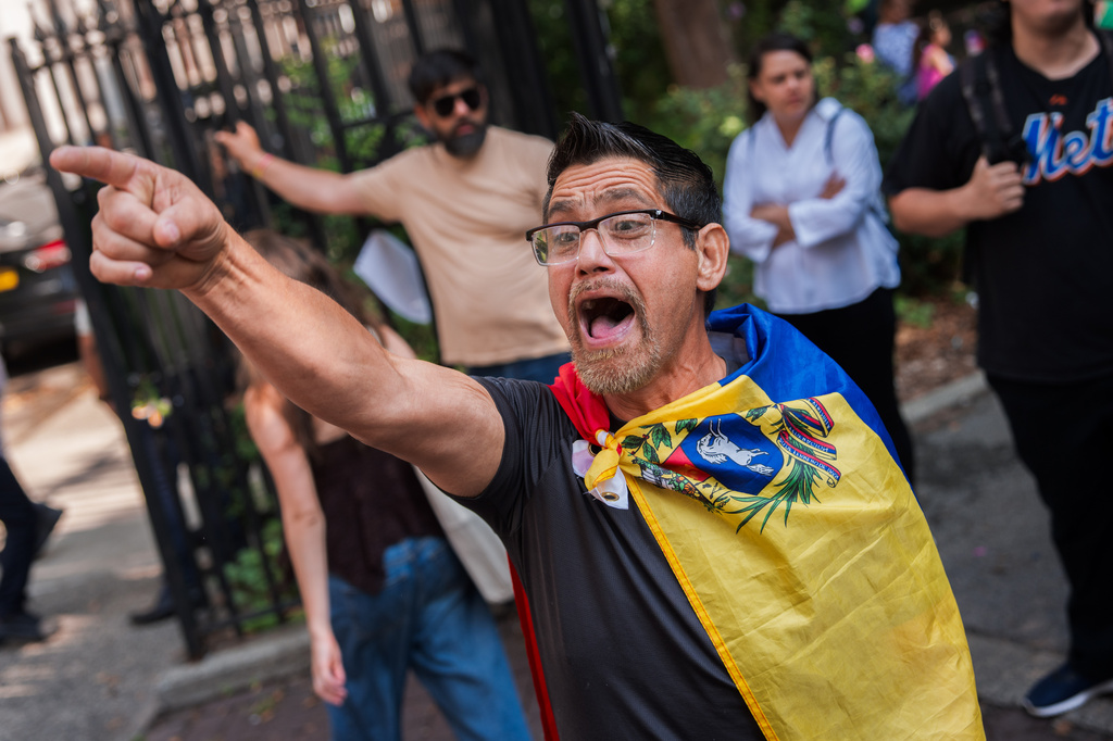 A Venezuelan man, who is in opposition to former Venezuela President Nicolas Maduro and his wife Cilia Flores, shouts at pro-Maduro protestors outside of Manhattan federal court, Wednesday, July 22, 2026, in New York.(AP Photo/Adam Gray)