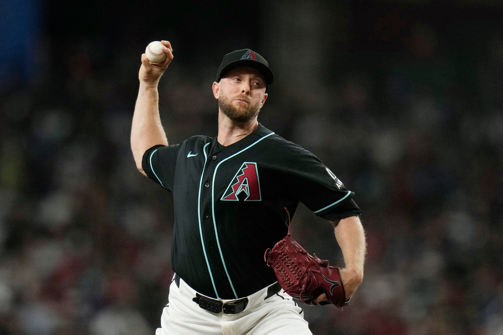 Arizona Diamondbacks starting pitcher Merrill Kelly throws against the New York Mets during the first inning of a baseball game, Saturday, May 9, 2026, in Phoenix. (AP Photo/Ross D. Franklin)
