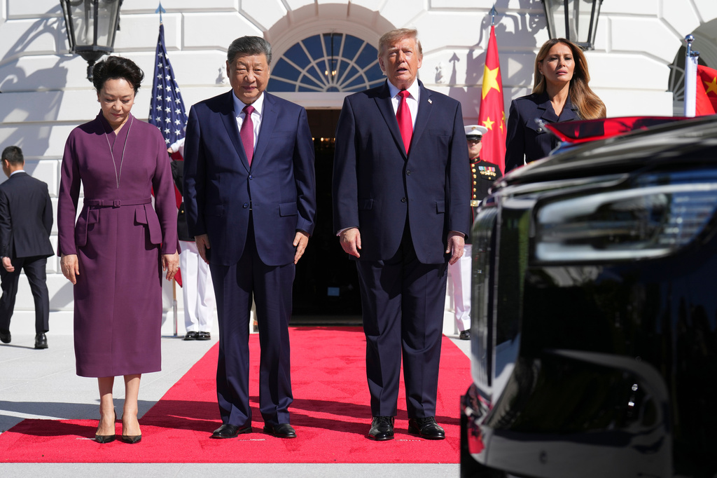 President Donald Trump, center right, and first lady Melania Trump, right, pose as they greet China's President Xi Jinping, center left, and his wife Peng Liyuan, at the South Portico of the White House for tea, Friday, Sept. 25, 2026, in Washington. (AP Photo/Jacquelyn Martin)