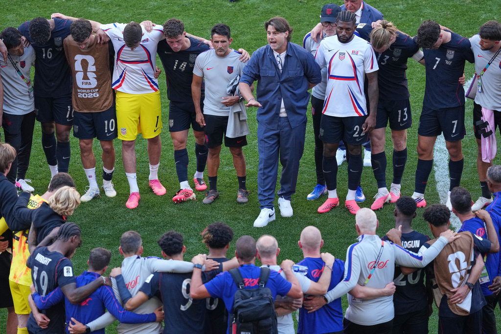 United States head coach Mauricio Pochettino speaks to his players after the World Cup round of 16 soccer match between the United States and Belgium in Seattle, Monday, July 6, 2026. (AP Photo/Nick Didlick)