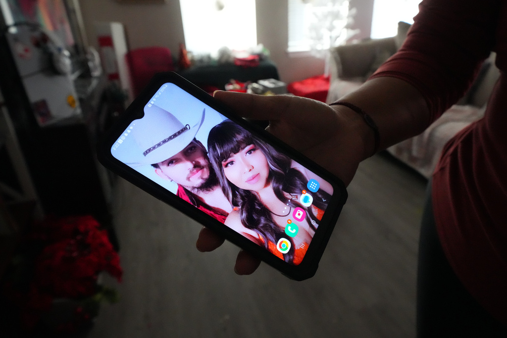 Cristina Osornio shows a photo, Nov. 18, 2025, in Rogers, Ark., of her and her husband, Edwin Sanchez-Mendoza, who signed deportation papers after being held in an immigration detention center for several months. (AP Photo/Julio Cortez)