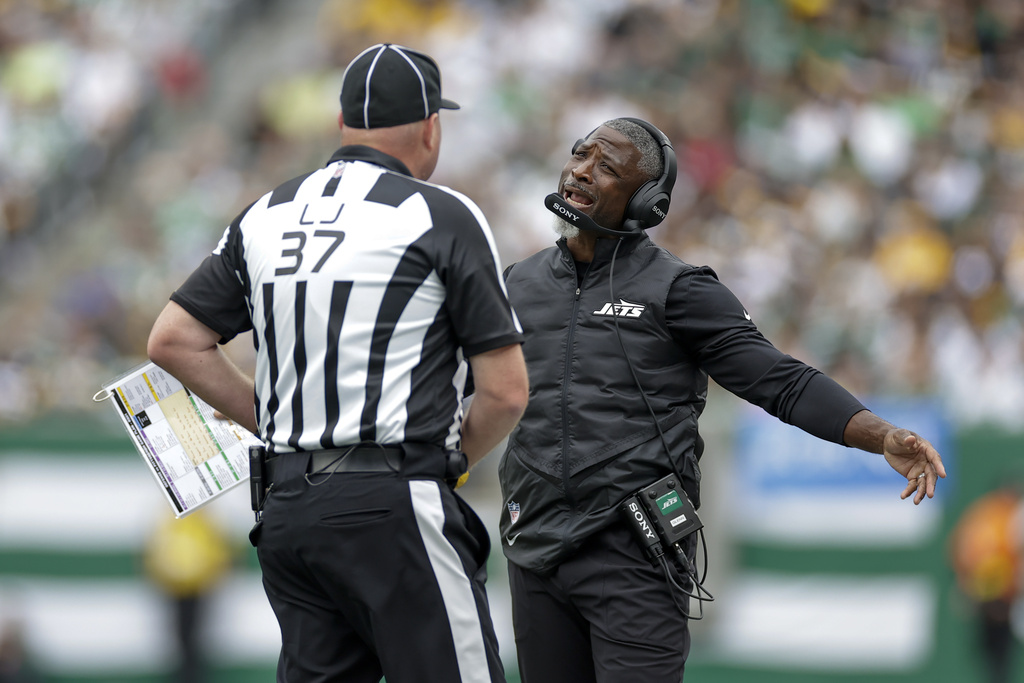 New York Jets head coach Aaron Glenn, right, talks to line judge Tripp Sutter (37) during the first half of an NFL football game against the Pittsburgh Steelers Sunday, Sept. 7, 2025, in East Rutherford, N.J. (AP Photo/Adam Hunger)