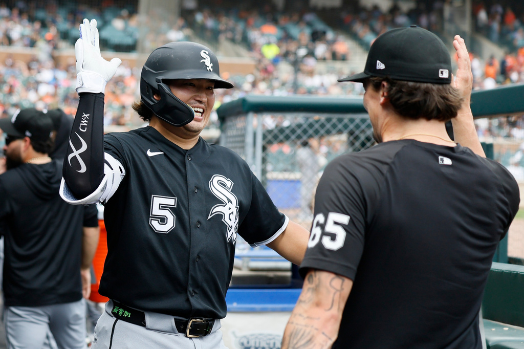 Chicago White Sox's Munetaka Murakami (5) celebrates with Davis Martin (65) after hitting a two-run home run against the Detroit Tigers during the seventh inning of a baseball game Sunday, Aug. 16, 2026, in Detroit. (AP Photo/Duane Burleson)