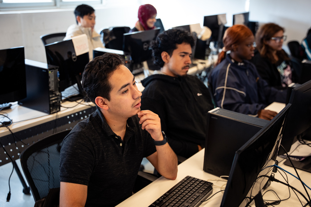 Students attend a cyber security training class at Per Scholas' Brooklyn campus, Monday, Oct. 20, 2025, in New York. (AP Photo/Angelina Katsanis)